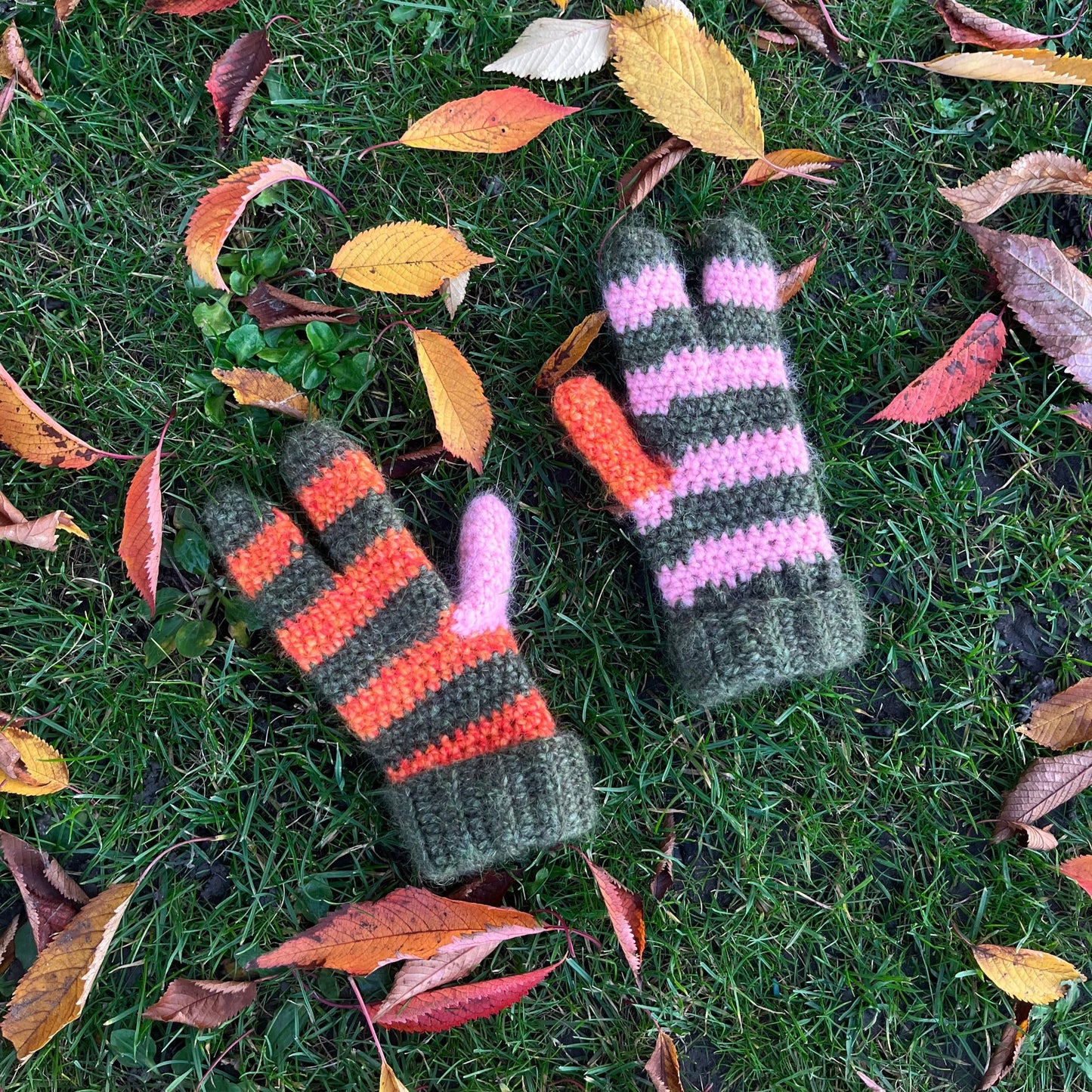 Alien Mittens (PDF pattern)